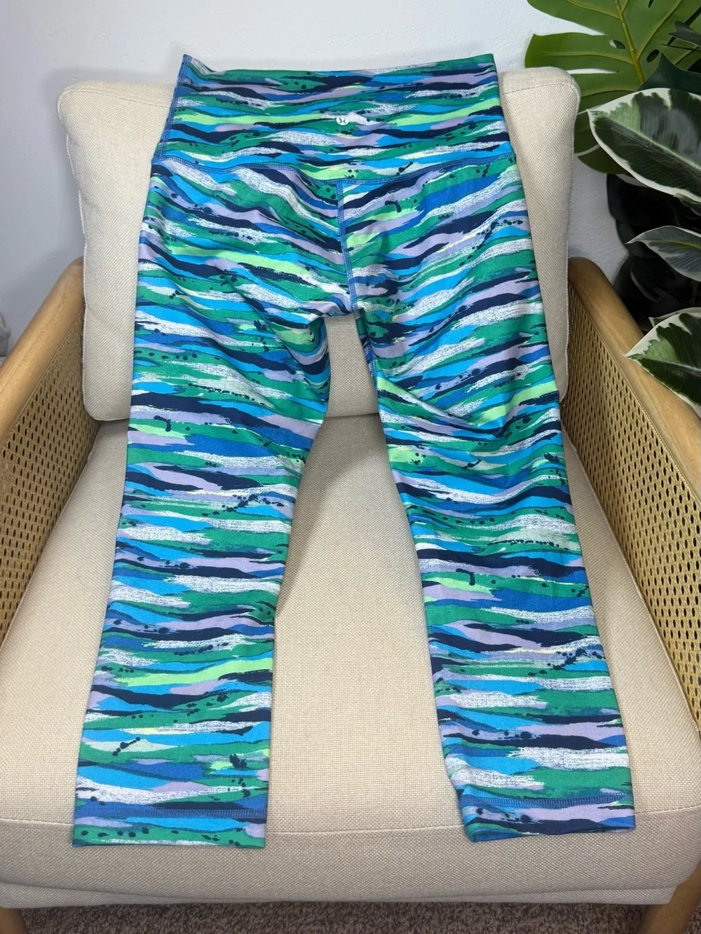 Lululemon Wunder Under Crop (Hi-Rise) Size 8